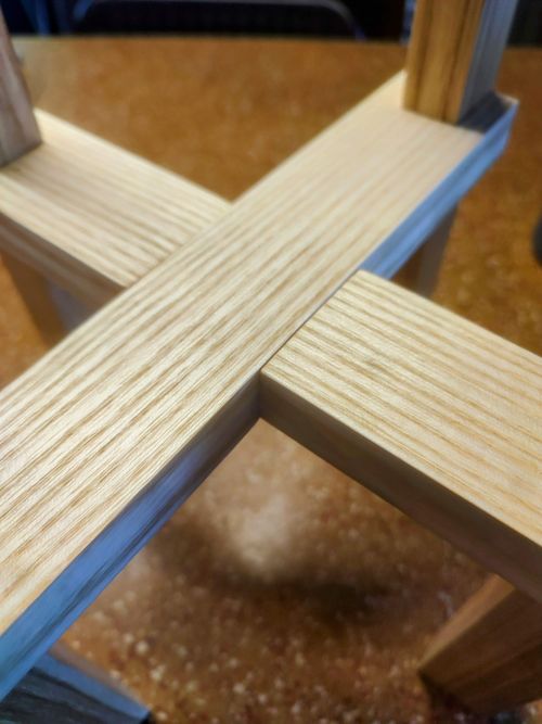 A closeup of the cross lap joint